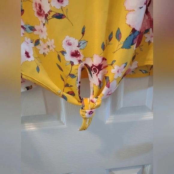 Laine Street yellow floral dolman sleeve top, size Large.  Boho, tropical fun - Picture 4 of 6